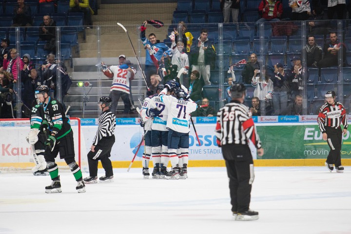 HC Slovan Bratislava - HC Nové Zámky 2:1, rozhodol Meszároš